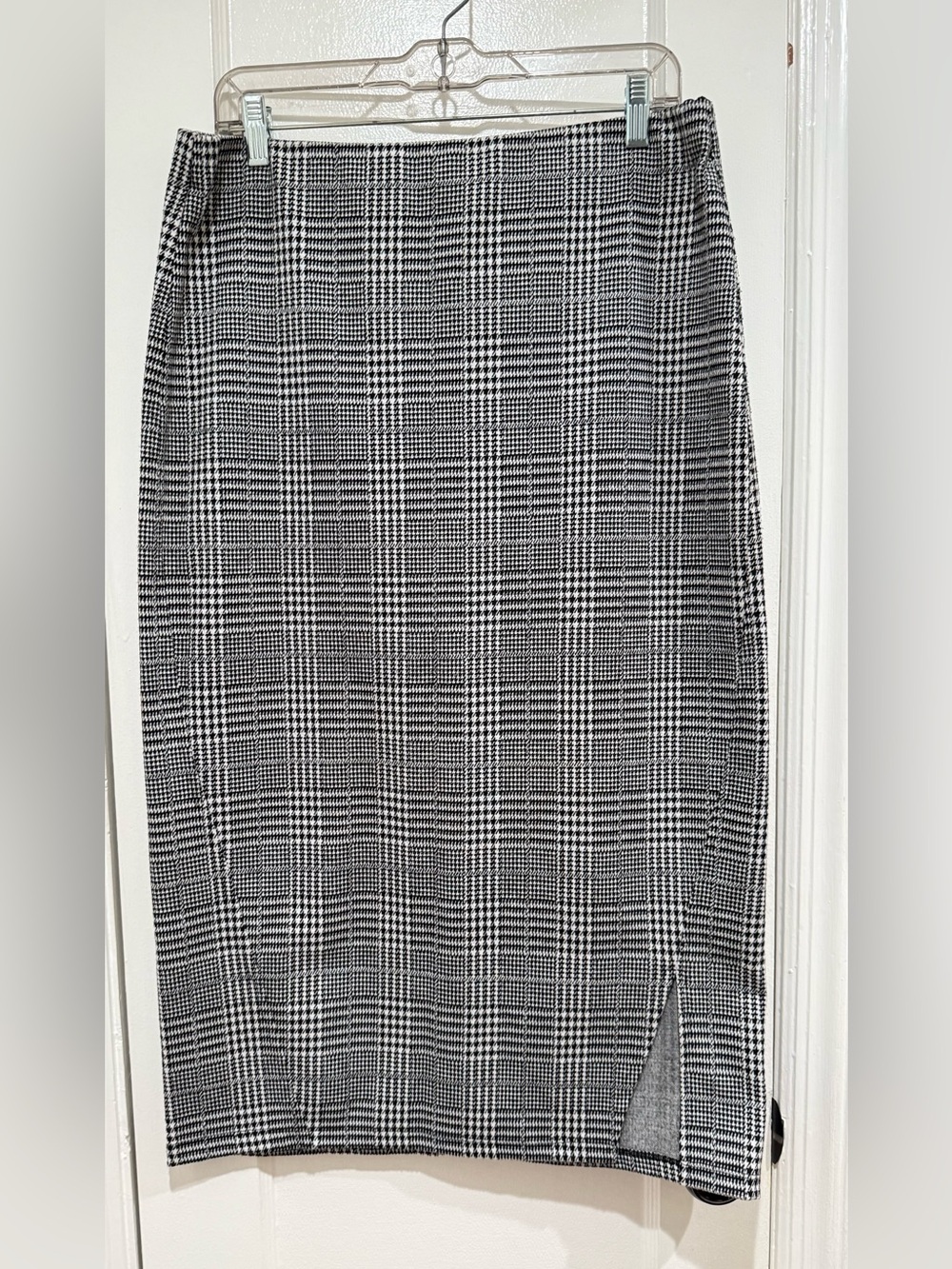 14th & Union Black and White Plaid Pencil Skirt